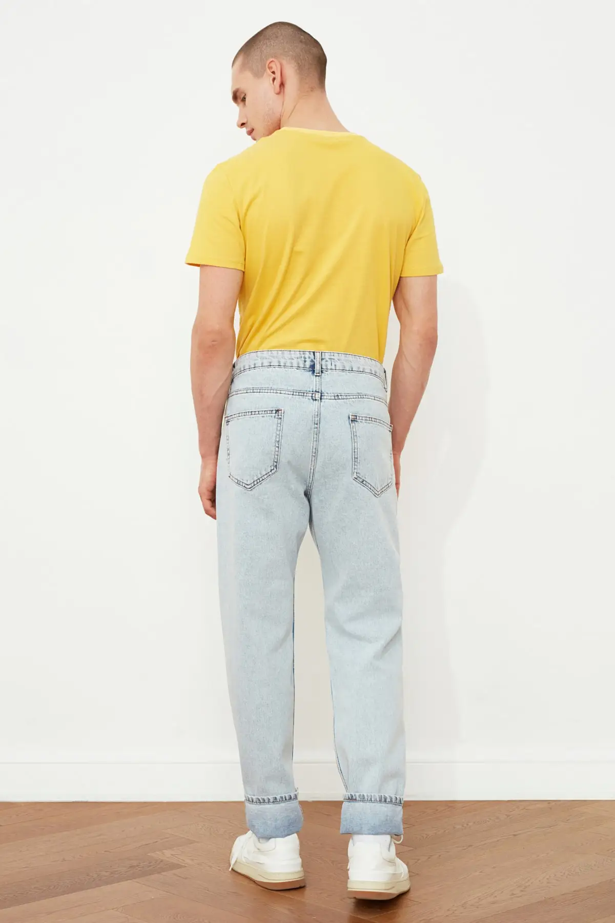 

Trendyol Male Destroylu Essential Fit Jeans TMNSS21JE0551