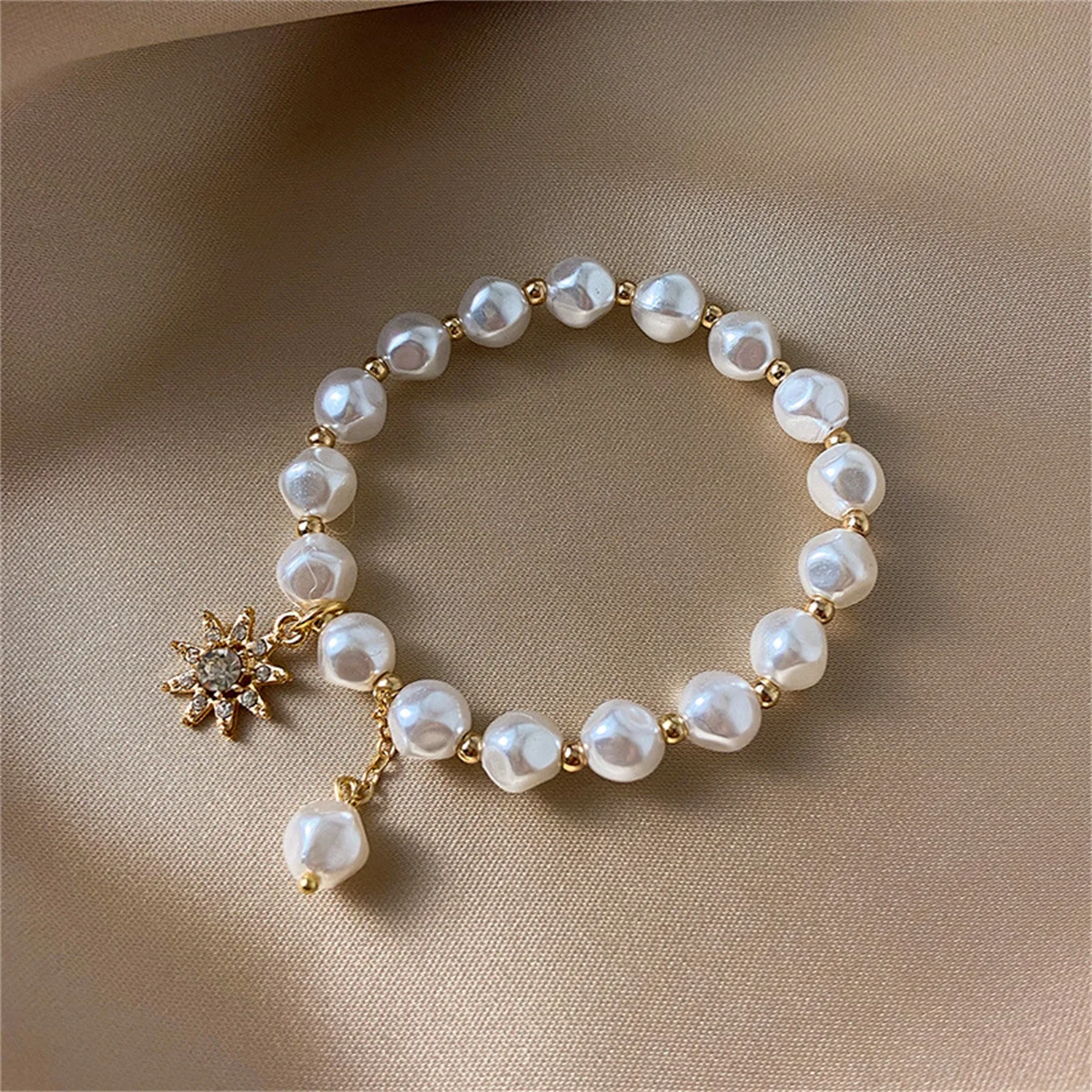 

Romantic Imitation Pearl Sunflower Charm Bracelets For Women Fashion Cute Heart Moon Cat Bowknot Girl Bracelet Aesthetic Jewelry