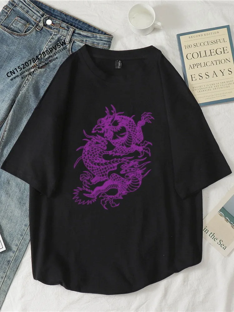 Футболка женская базовая с круглым вырезом готический принт дракона