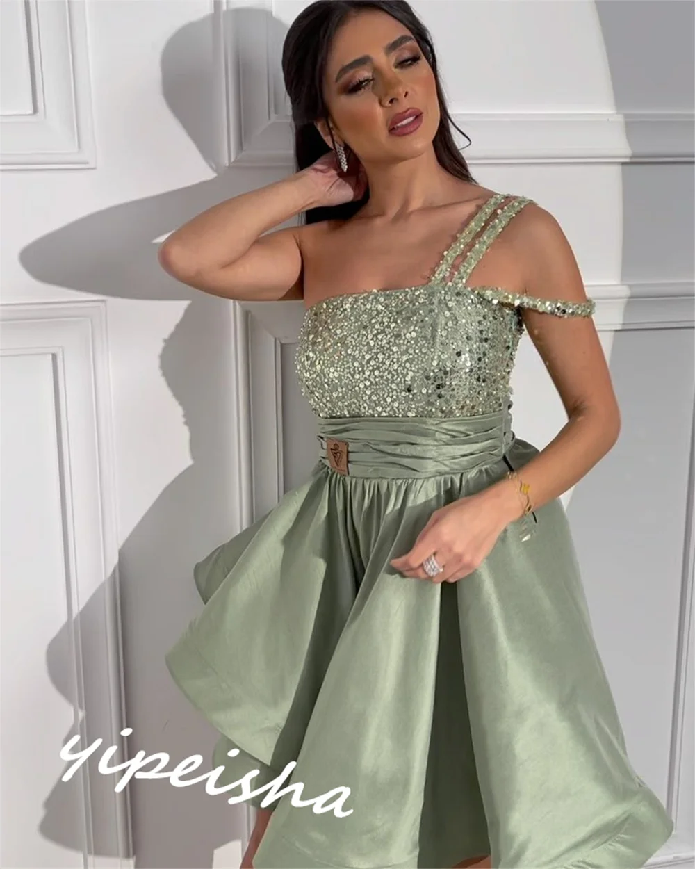Модное бальное платье на одно плечо коктейльные платья до колена атласные