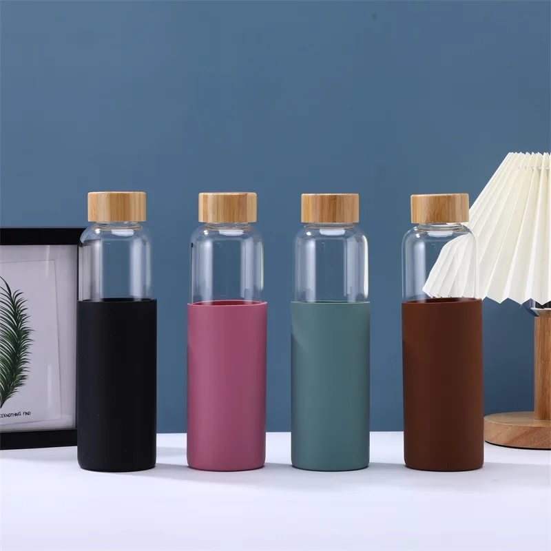 Стеклянная бутылка для воды с термостойким силиконовым рукавом 500 мл