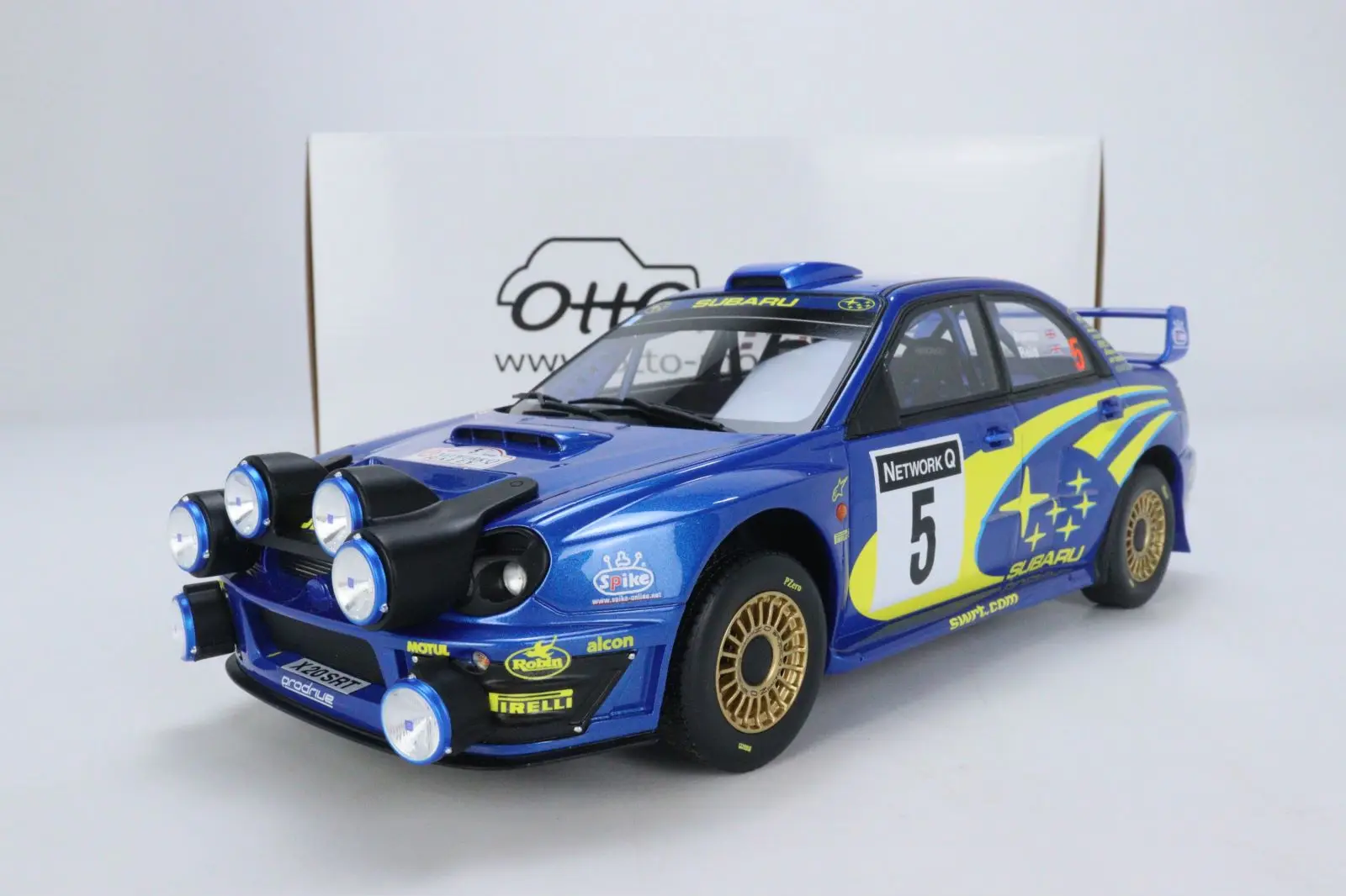 

OTTO 1:18 Impreza WRX STI Night Lights 2001 Limited to 2000 Pieces Simulation Resin Static Car Model Toys Gift