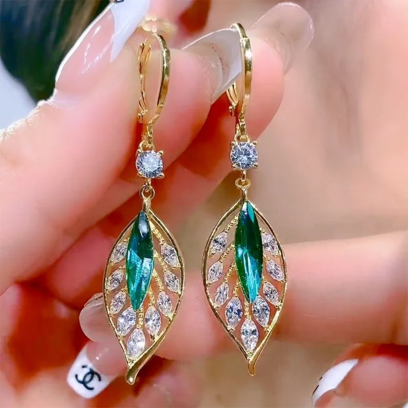 

2023 New Green Leaf Rhinestone Zircon Earrings with Fashion and Temperament Women's Wedding Engagement Jewelry Gifts