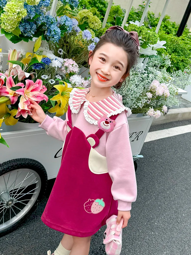 Милое кукольное платье с клубничным медведем для маленьких девочек осень 2024