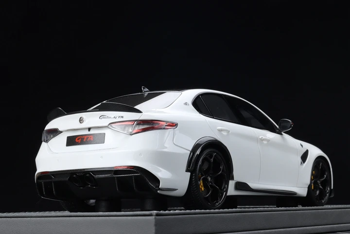 Фото BBR 1:18 Alfa Romeo Giulia GTA Whie имитация ограниченного выпуска Смола Металл статическая модель автомобиля подарок №3