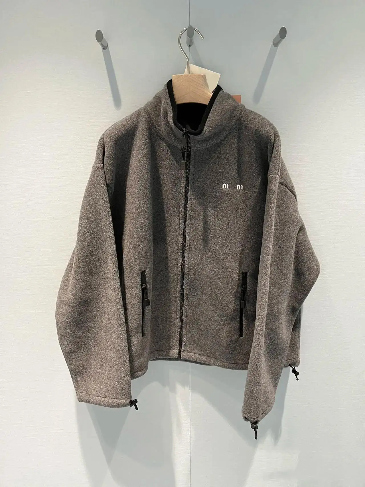 Универсальная свободная флисовая куртка с воротником-стойкой и молнией на груди