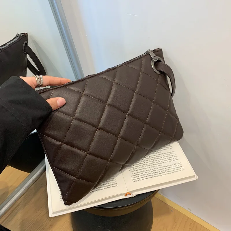 

2022 Vintage Lattice Solid Color Envelope Bag Women PU Leather Large Capacity Wristlet Bags Party Evening Pouch Bags