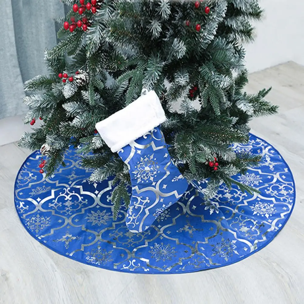 

Large Christmas Tree Skirt Base Cover Eye-catching Polyester Beautiful Snowflake Pattern Tree Carpet For Home