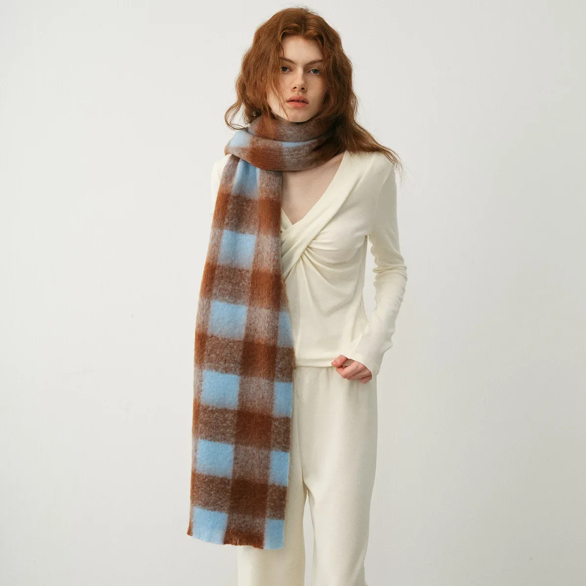 

2023 зимний женский шарф с принтом сохраняющий тепло, элегантный шарф-палантин с клетчатым принтом, модная шаль, элегантные шарфы, нагрудник, шейный платок T754