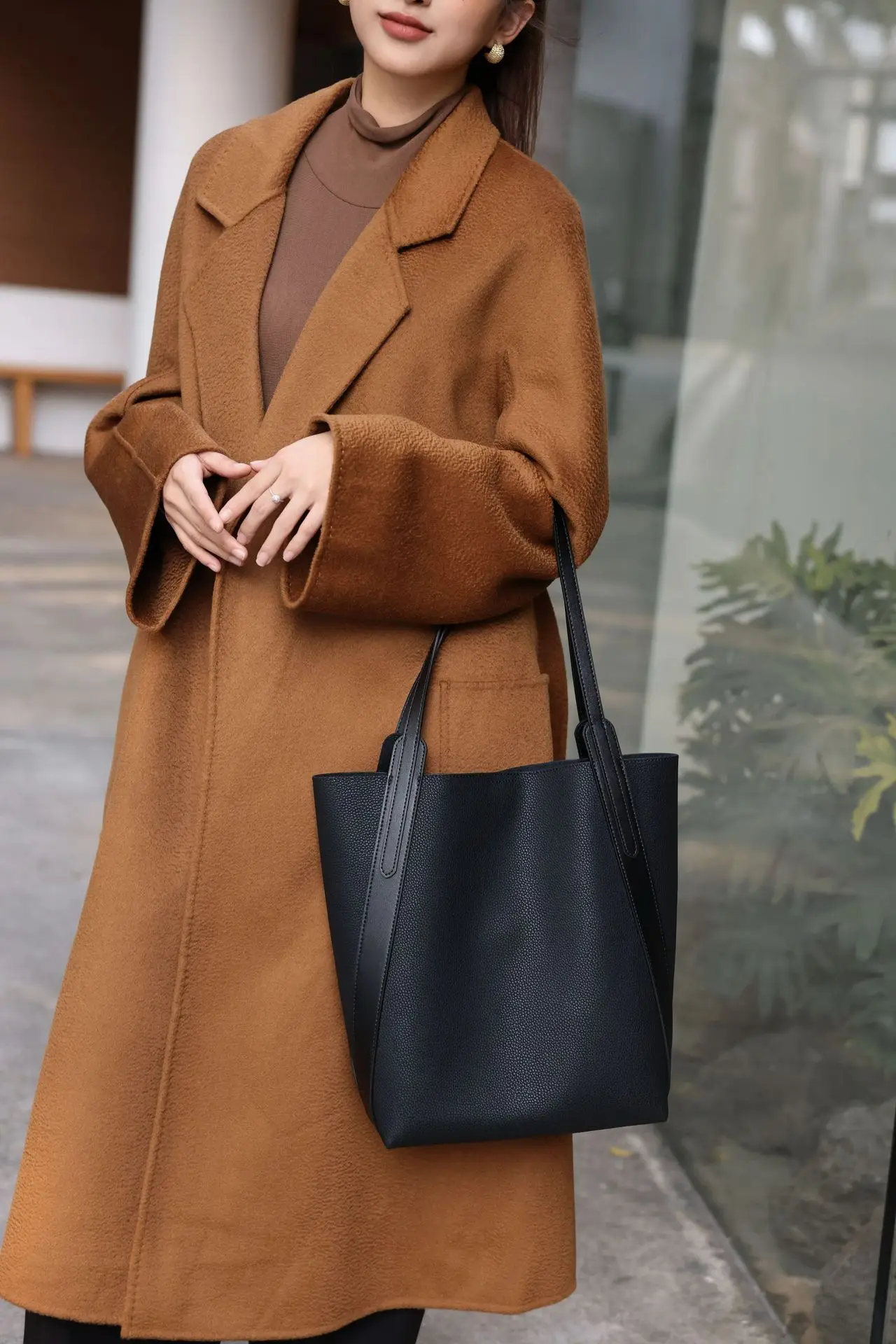 

This Year's Popular Niche Design New Fashion High Appearance Level Single Shoulder Crossbody Ladies Pu Leisure Backpack