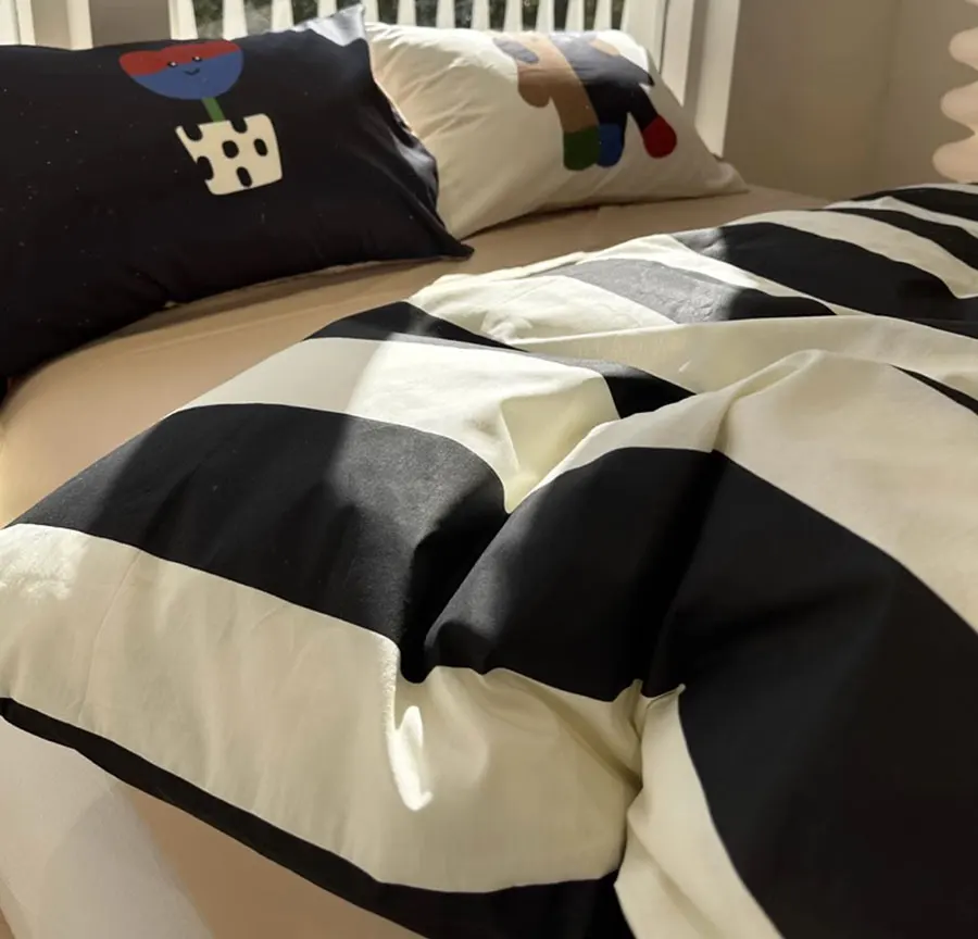 Женский комплект постельного белья с черными полосками двойной полный