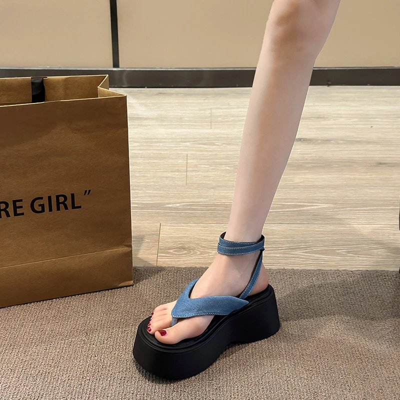 Сандалии-гладиаторы женские на плоской платформе модные уличные босоножки