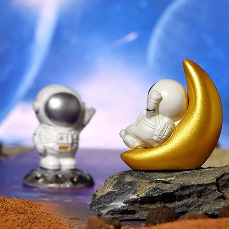 

1Pc Resin Astronaut Figure Statue Figurine Spaceman Sculpture Educational Toy Desktop Home Decoration Astronaut Model Kids Gift