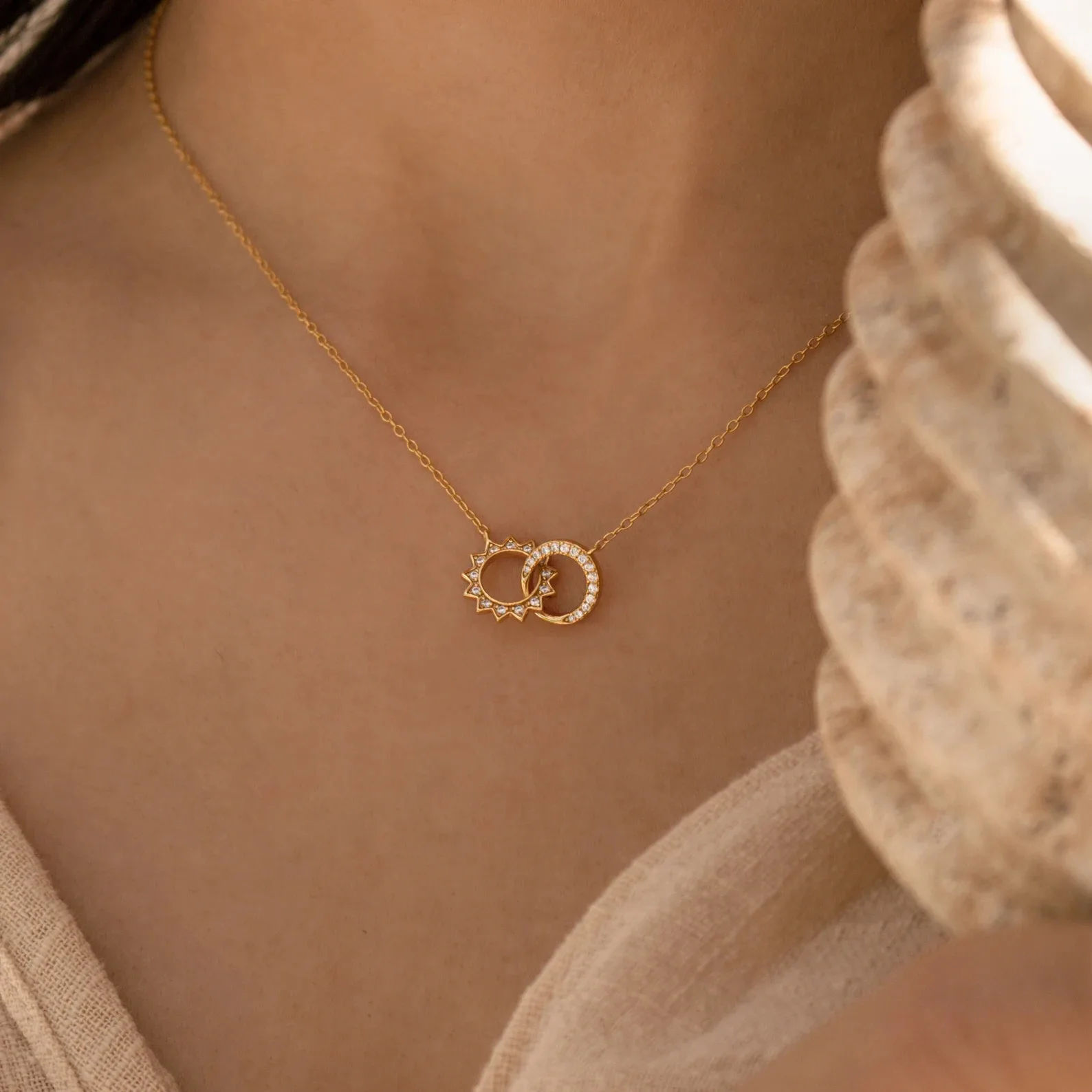 

Stainless Steel Sun Moon Round Necklaces for Women Zircon Crystal Double Circle Clavicle Chain Necklace Minimalist Jewelry Gifts