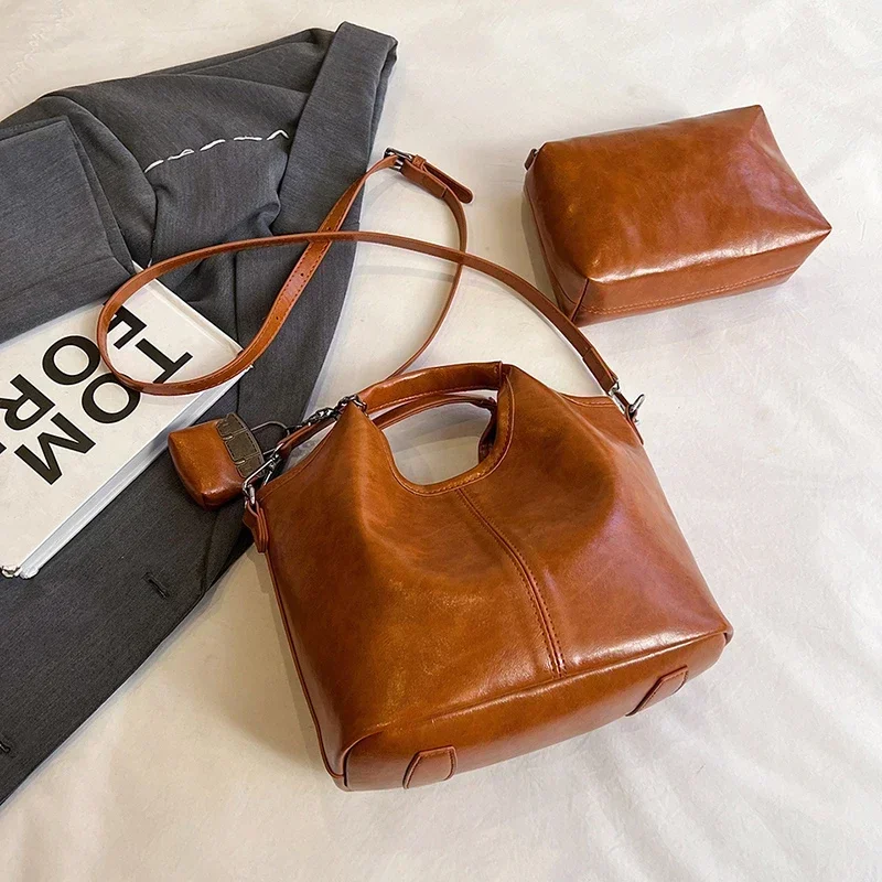 Большая вместительная женская сумка-тоут из мягкой кожи новинка 2024