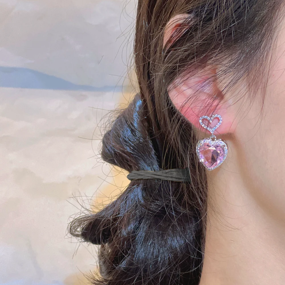 Light luxury love earrings niche design earrings trendy temperament earrings sweet pink zircon heart-shaped earrings