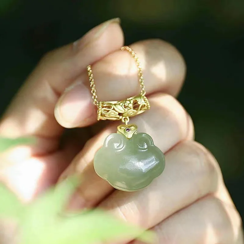 

Natural Hetian jade vintage auspicious cloud necklace Ancient gold craft pendant fresh and ethnic style wedding ladies jewelry