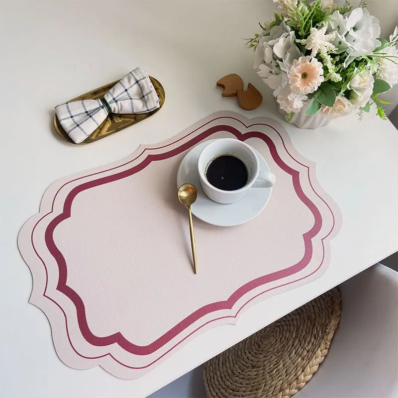 

Несимметричная подставка под посуду из искусственной кожи