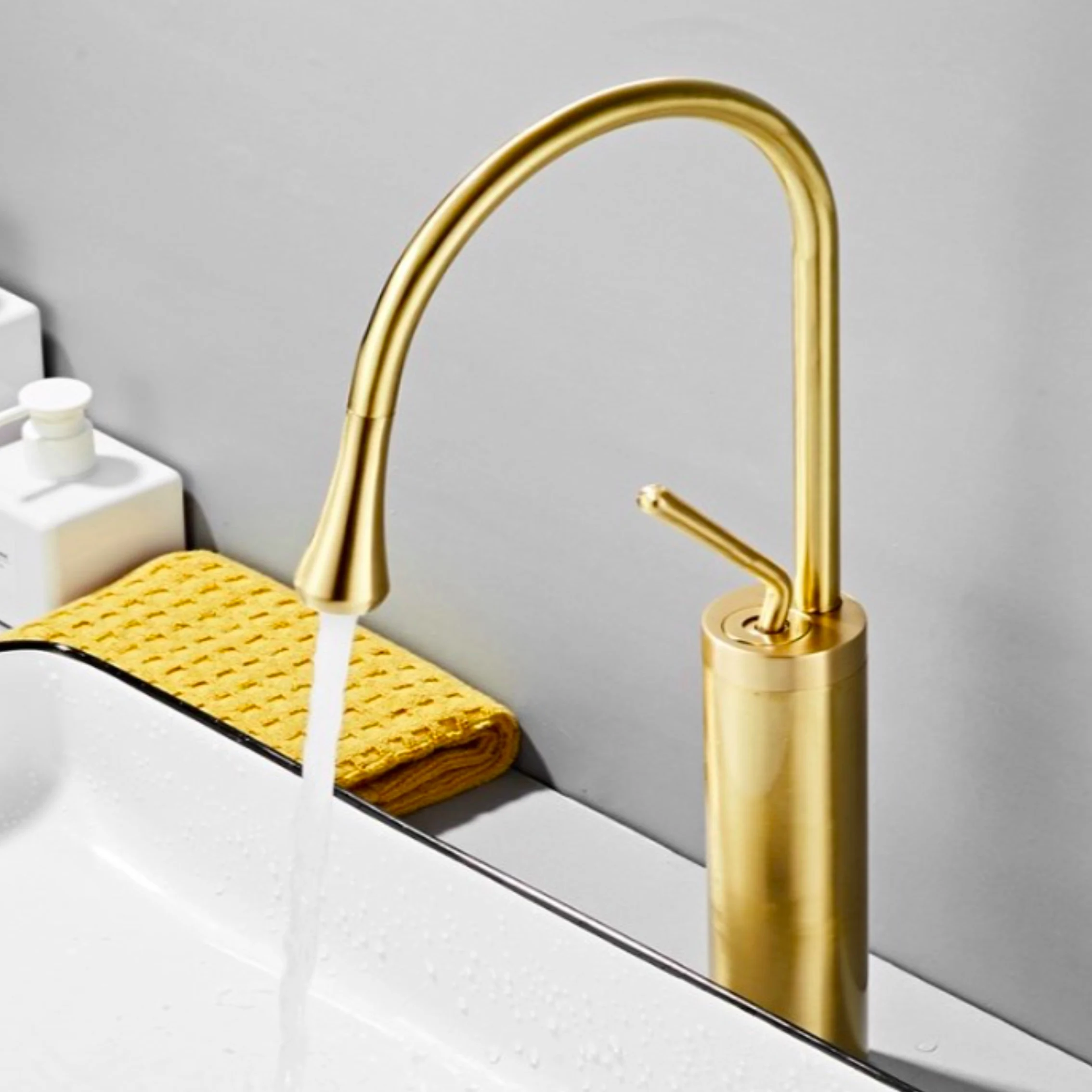 

Смеситель для раковины из меди с вращением на 360 °