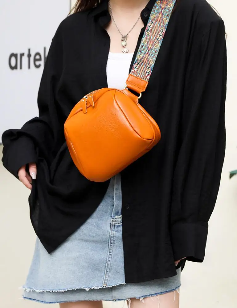 

Genuine Leather Light Luxury Women's Bag Retro Large-capacity One-shoulder Crossbody Bag Wide Shoulder Strap Casual Chest Bags