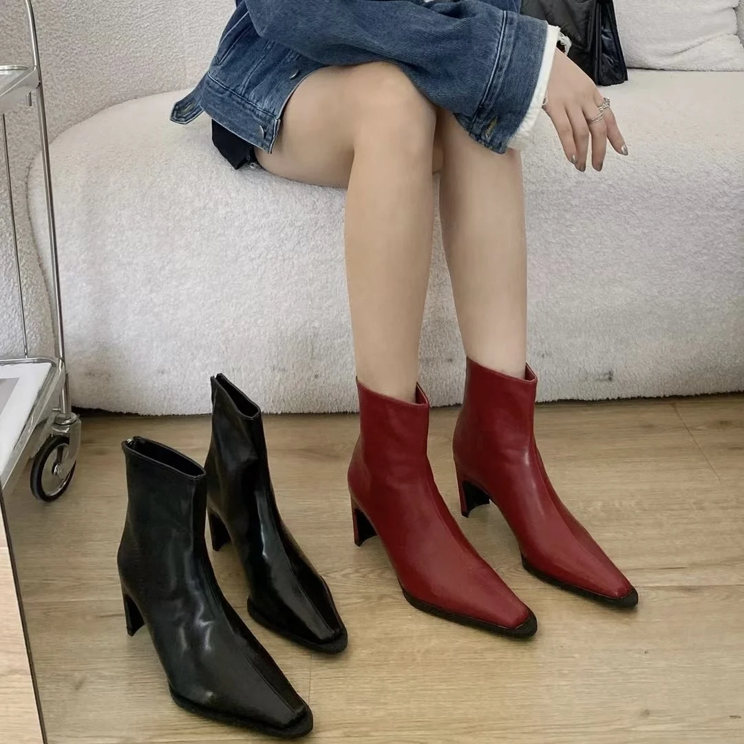 

Женские ботильоны с острым носком, на тонком высоком каблуке