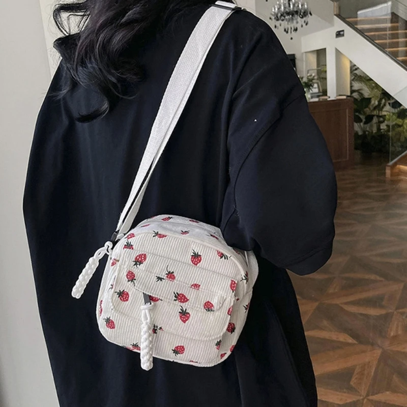 Японская вельветовая сумка через плечо Harajuku с милым клубничным узором