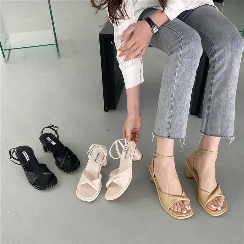 Summer 2022 Fashion Slippers  Lace-Up Thick Heels Mid-Heel Sandals  Outdoor Casual Shoes  Round Head And A Button Button