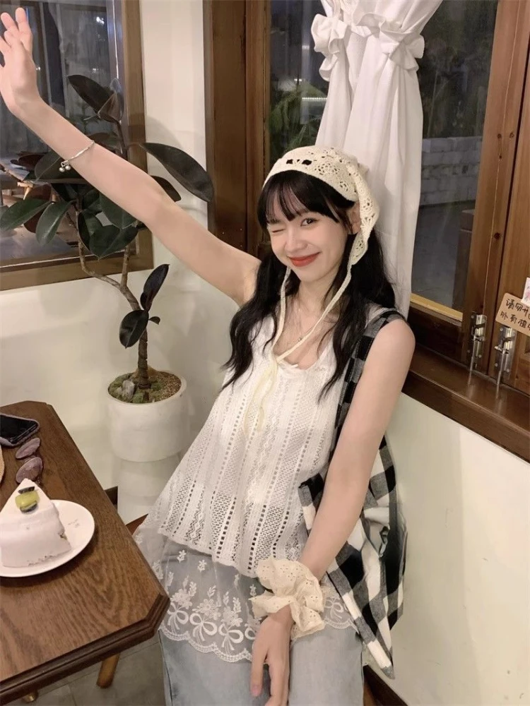 Женский кружевной жилет с цветочной вышивкой без рукавов