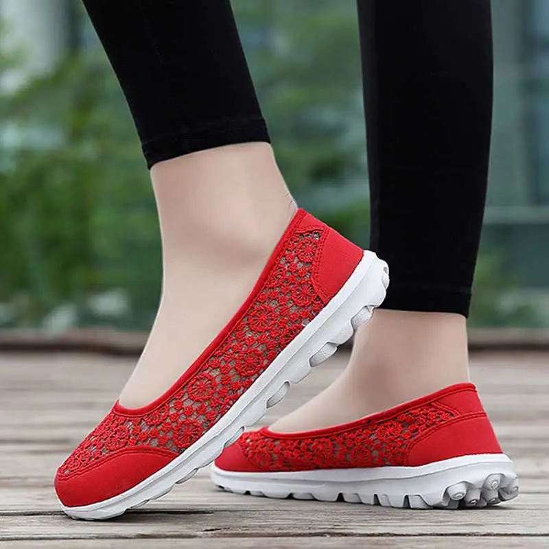 New Summer Fisherman Shoes Women Flower Hollow Flat Shoes Soft Sole Walking Elderly Leisure Shoes Breathable Mother Slip-on Shoe