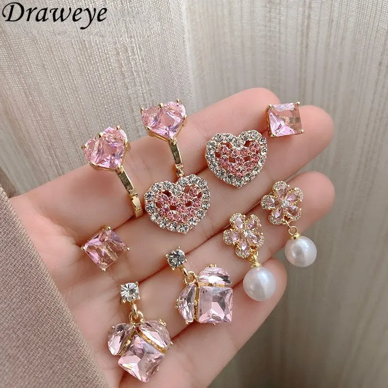 

Draweye Pink Heart Earrings for Women Korean Fashion Spring Summer Sweet Retro Jewelry Shiny Girls Gift Cute Stud Earrings