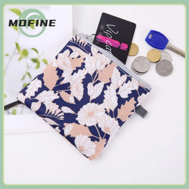 

13x13cm Small Towel Pouches Polyester Storage Bags Women Napkin Pouch Storage Tools Animal Cosmetic Bag Makeup Bag Zipper Cute