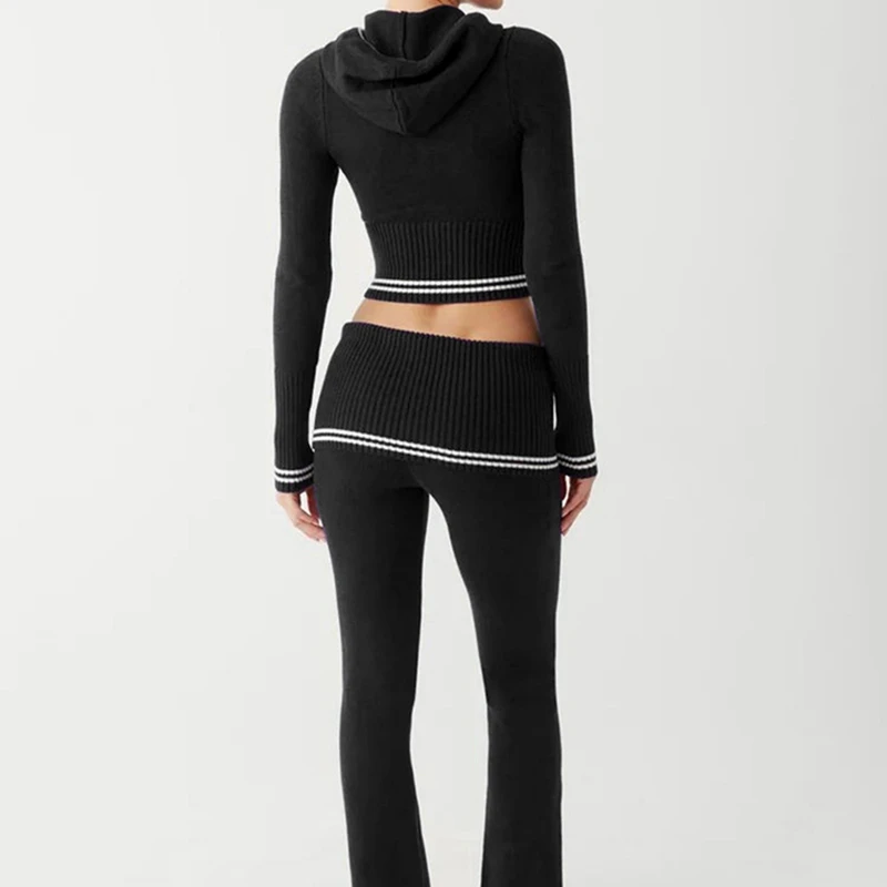 Облегающий вязаный комплект брюк в полоску с отворотами и длинным рукавом