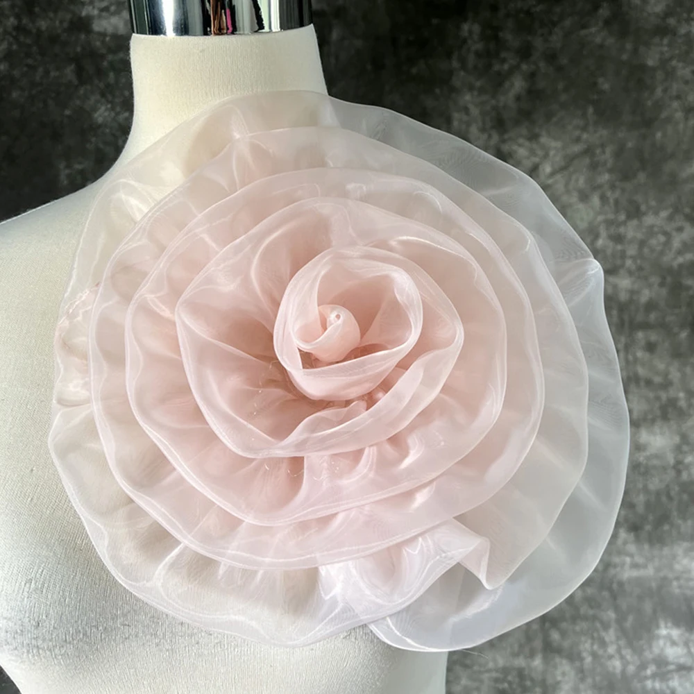 Ручной работы из красной ткани