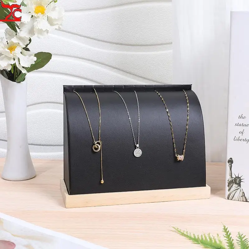 Рисунок 6 - Вельветовая стойка для демонстрации ожерелья