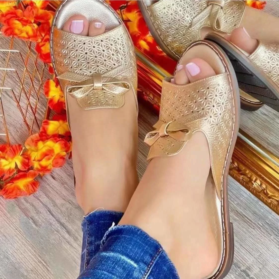 

2022 Outdoor Bow Beach Slippers Women Fashion Plus Size 43 Bow-knot Flat Slippers Comfort Summer Closed Toe Women Roman Sandal