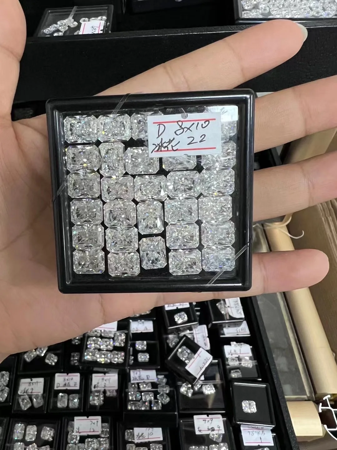 Камни с муассанитом для изготовления ювелирных изделий 8 х10 мм