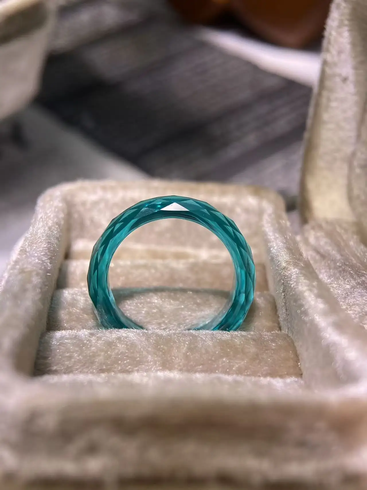 Фото Синее кольцо Oendia Lab Grown YGA Glacier, подходящее для повседневного ношения. №5