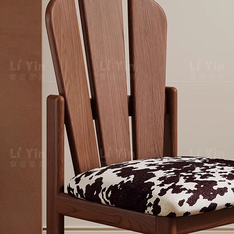 Современное дизайнерское кресло из массива дерева оригинальное для кофейни с