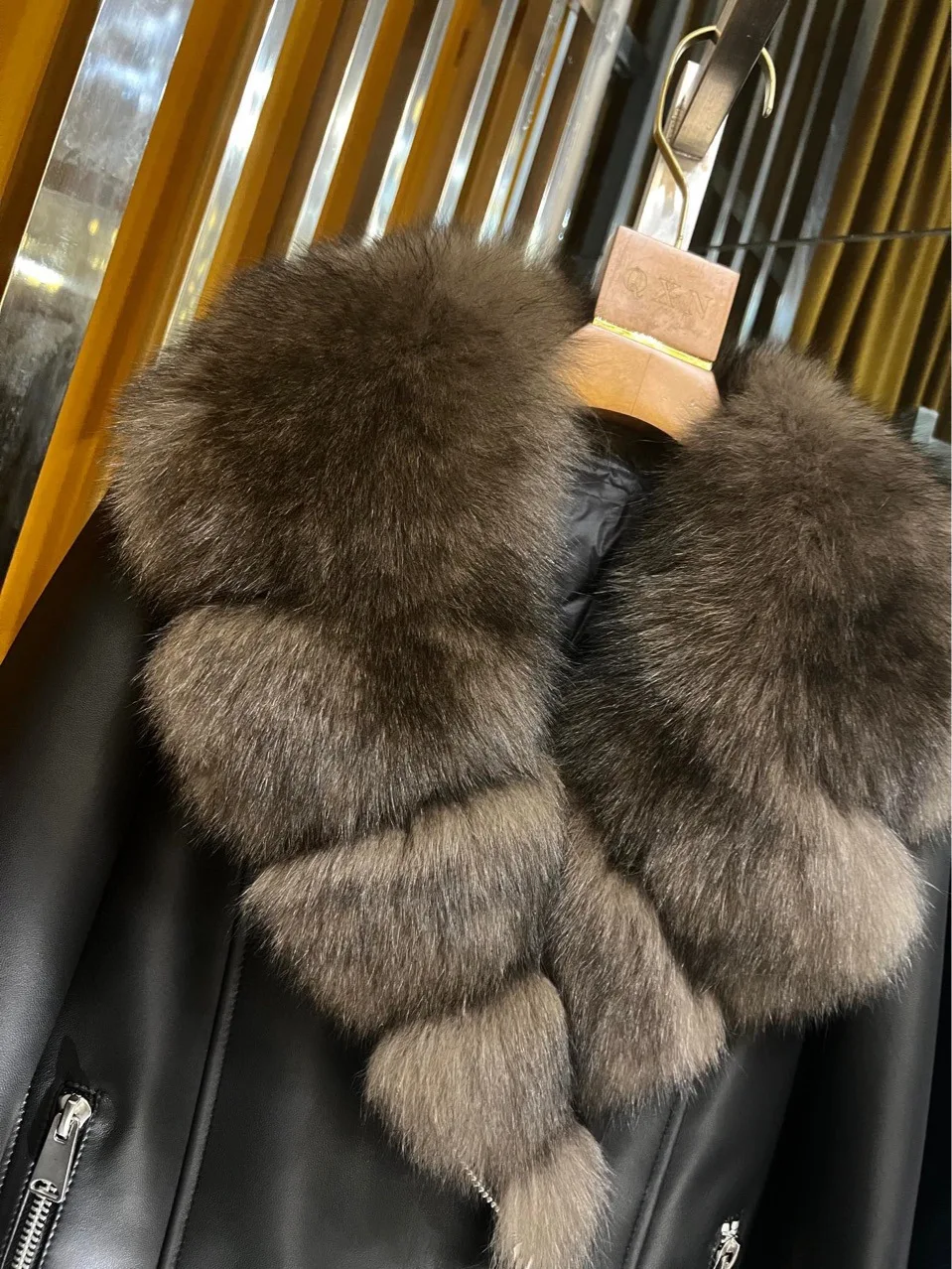 Autumn Winter Brand New Designer Women's High Quality Fox Fur Collar Lambskin Leather Coat B750