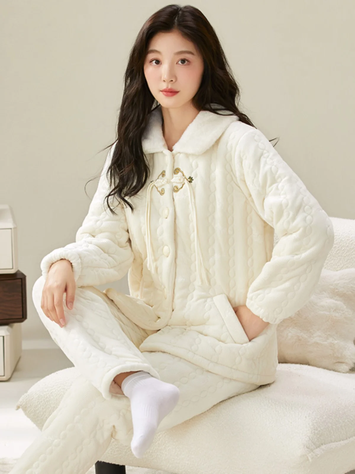 Женские зимние пижамы на флисовой подкладке утолщенные трехслойные стеганые