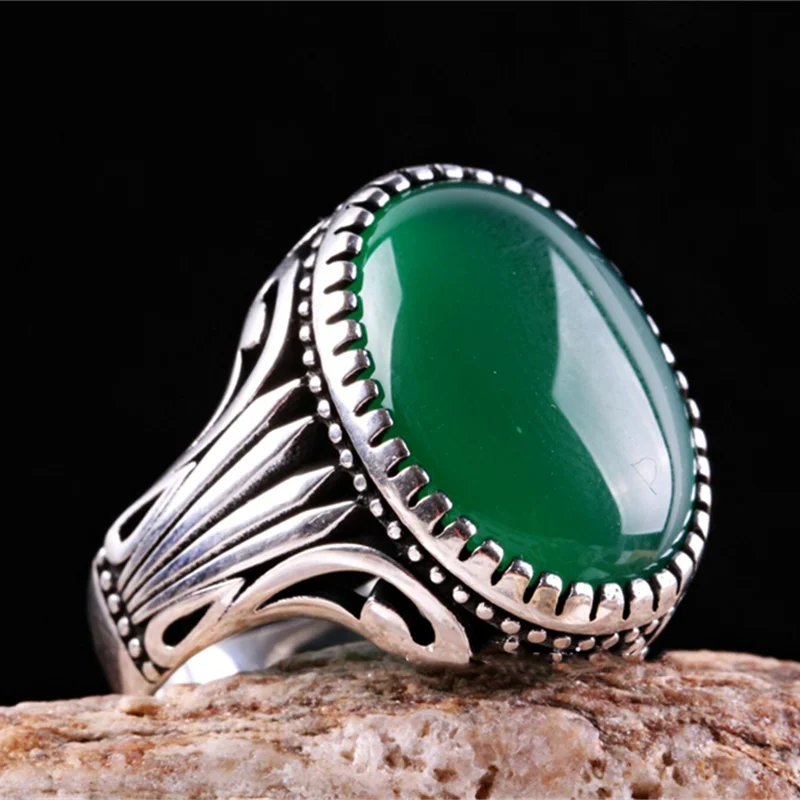 

New Style Inlaid Emerald Men's Ring Personality Retro Domineering Personality Ring Green Oval Cameo Ring For Men Party Jewelry