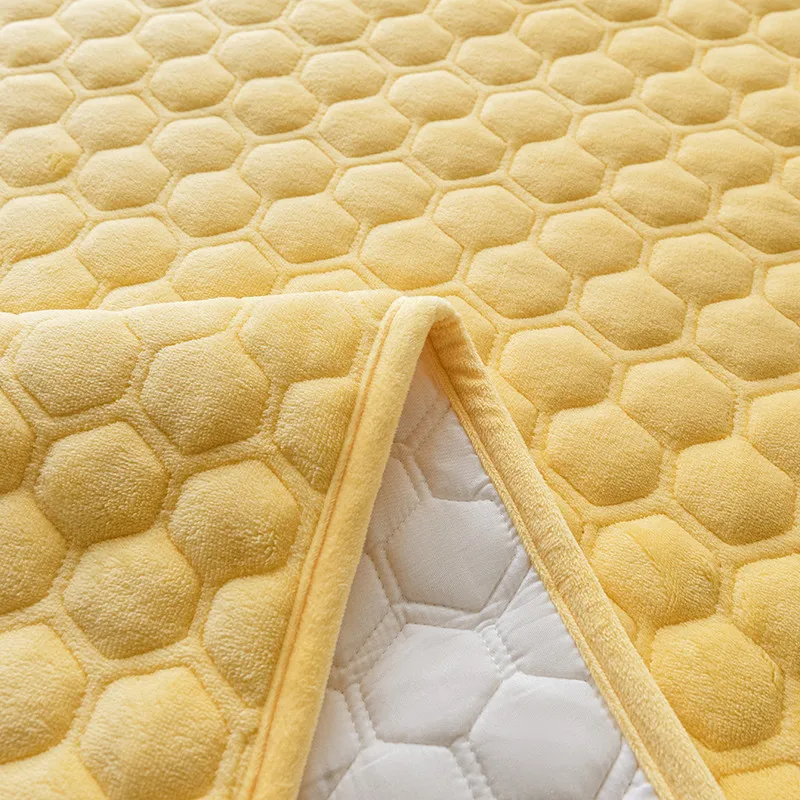 Зимний матрас утолщенное молочно-бархатное покрывало для кровати наволочка