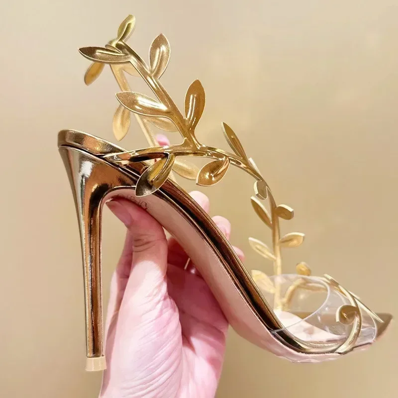Роскошные женские летние пикантные босоножки на тонком каблуке из лакированной