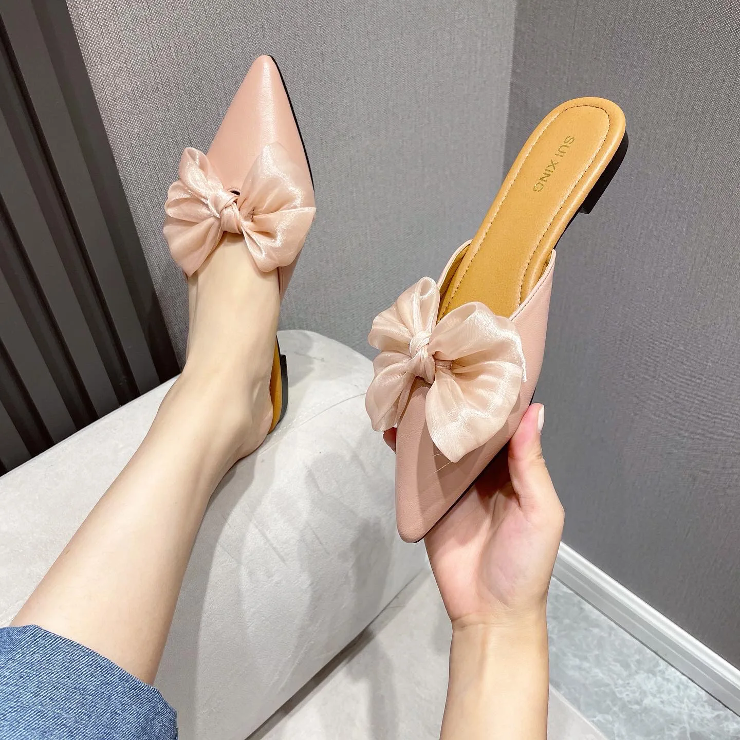 

Shoes Low Butterfly-Knot Slippers Flat Luxury Slides Cover Toe Slipers Women Shallow Designer 2022 Pointed Hoof Heels Fabric PU