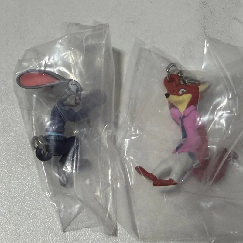 Фото Коллекционная фигурка Tomy Mini Gashapon Zootopia 2: Клоухаузер, Ник Вайлд, Джуди Хоппс, Шеф Бого – игрушка-украшение, подарок №3