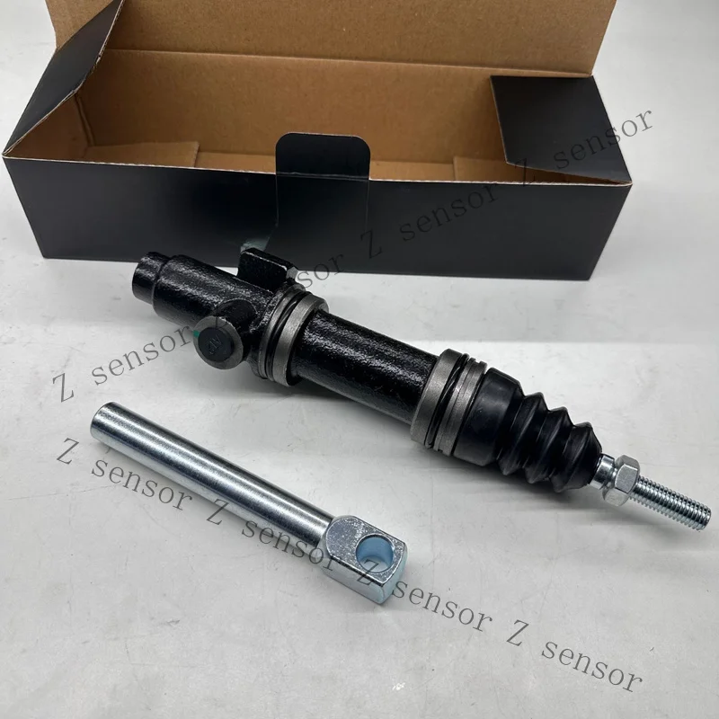 Фото Главный тормозной цилиндр Z+ для тракторов Deutz-Fahr Agrotron DX 4.10, 4.30, 6.10, артикул 04367201 №1