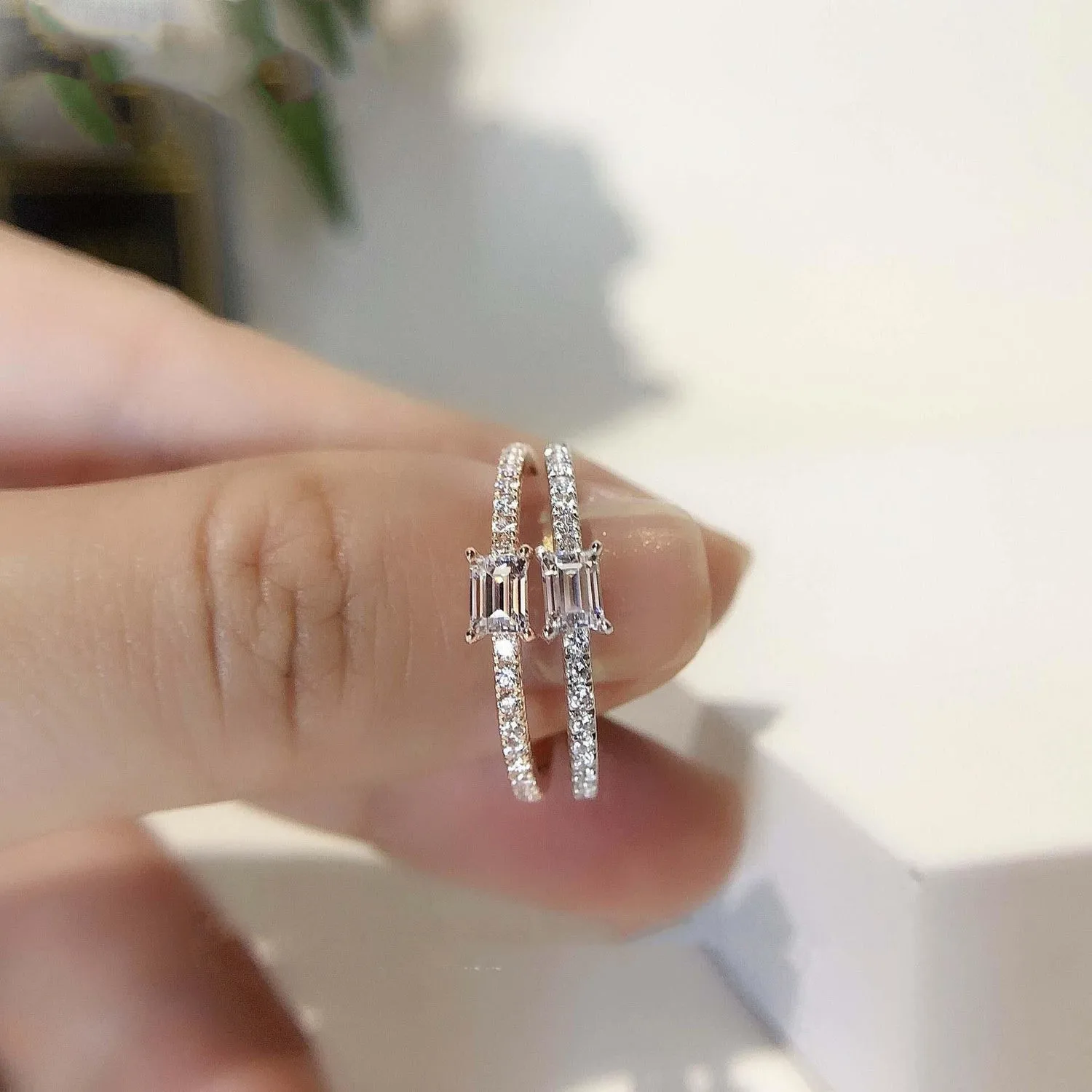 

Кольцо с бриллиантами посеребренное Европейское и американское INS простое нишевое дизайнерское квадратное кольцо набор с имитацией брилли...