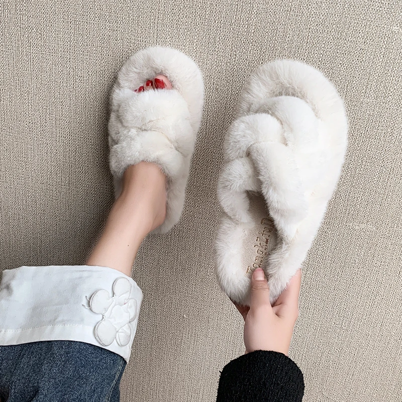 Зимние новые пушистые тапочки на плоской подошве женская модная замшевая