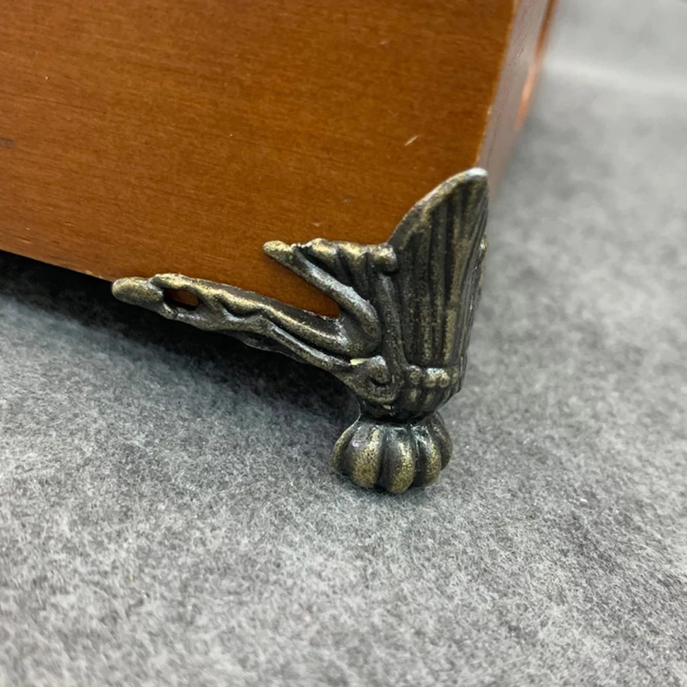 

Furniture Hardware Corner Brackets Protector Zinc Alloy Antique Brass Jewelry Chest Wood Case Jewelry Box Decor Feet Leg Corner