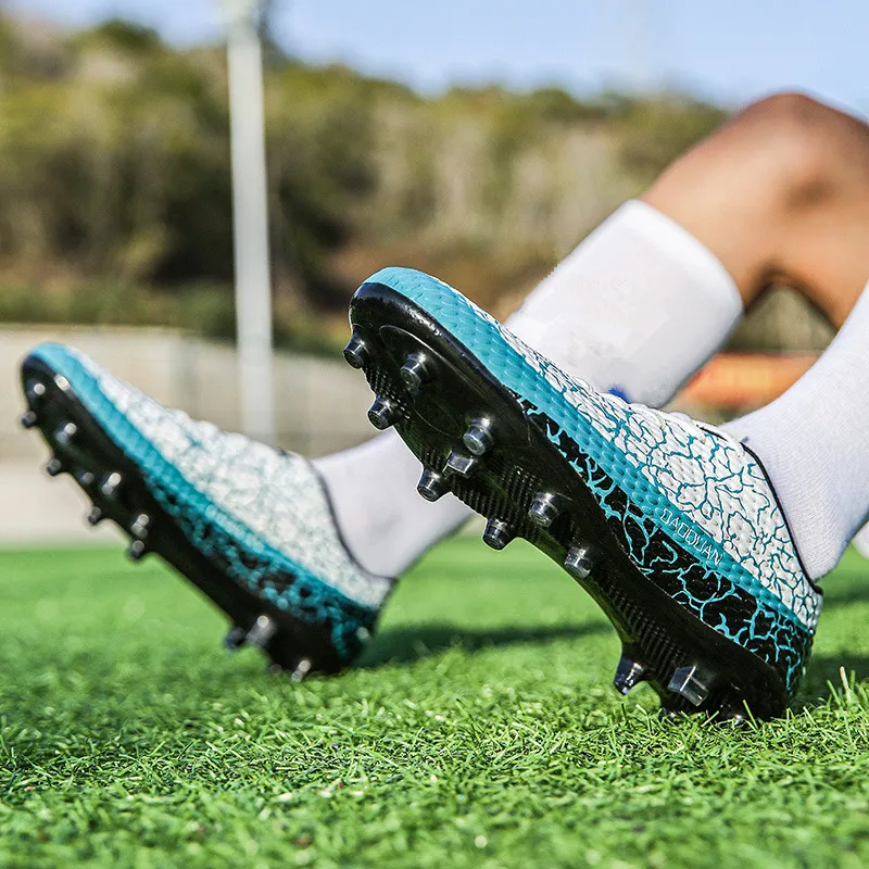 Hot Professional Men's Soccer Shoes Teenagers Futsal Football Boots Sneakers Men Kids Turf Indoor Soccer Cleats Chuteira Society